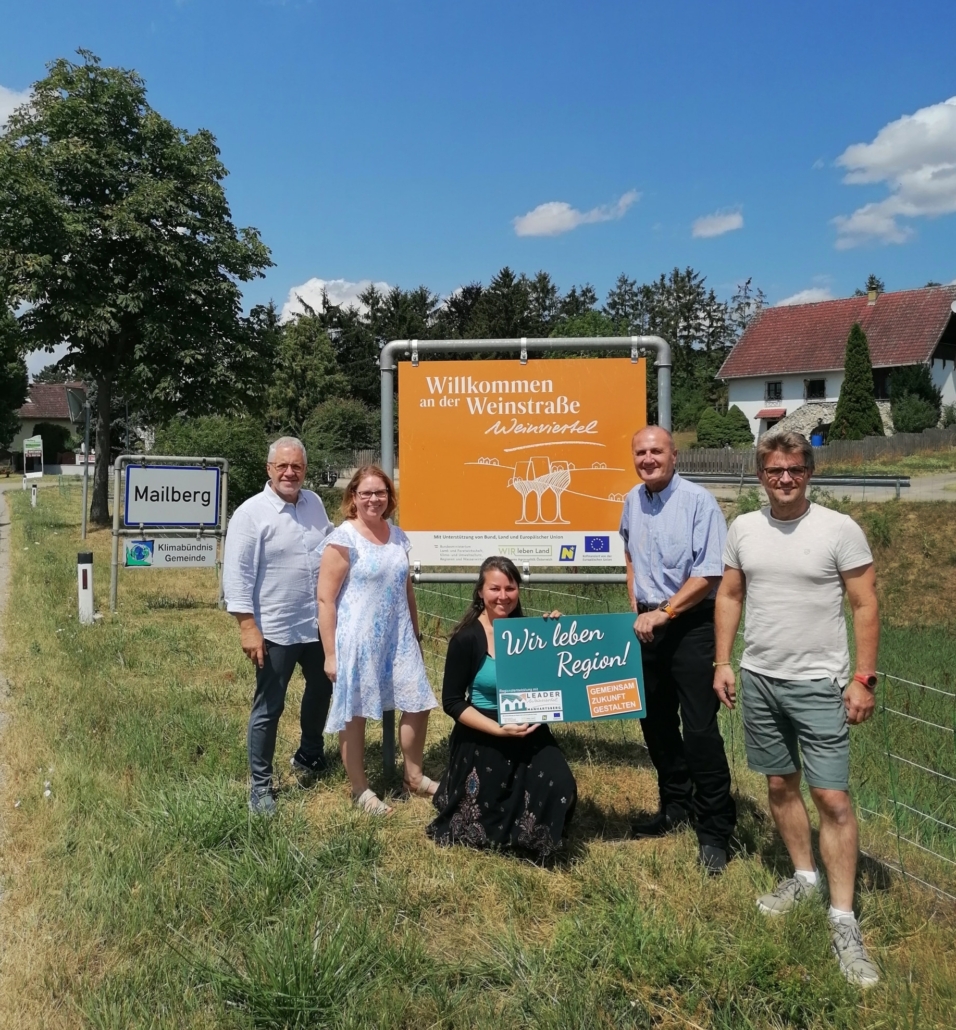 Präsentation Schild Weinstraße Weinviertel West